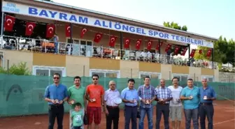 Tenis Turnuvasında Dereceye Girenlere Ödülleri Verildi