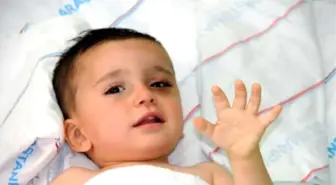 3'üncü Kattan Düşen 2 Yaşındaki Mehmet Akif Hayata Tutundu