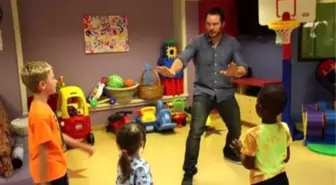 Chris Pratt Re-enacts Raptor Scene With Kids At Children's Hospital