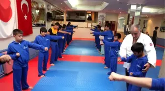 Şişli'de Kuştepeli Çocuklar Karate İle Hayata Tutunuyor