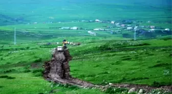 Vali Deniz, Yayla Yolu Yapım Çalışmasını Denetledi