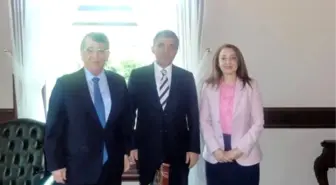 11. Cumhurbaşkanı Abdullah Gül İş Dünyasının Başkanı Nezaket Emine Atasoy'u Kabul Etti