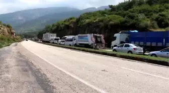 Heyelan Nedeniyle Yol Ulaşıma Kapandı