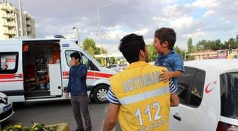 İki Otomobil Çarpıştı: 3 Yaralı
