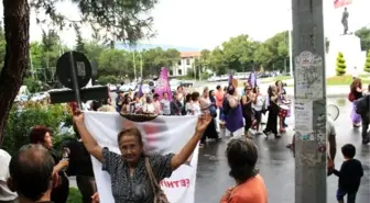 Kadınlar Kadınları Protesto Etti