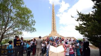 Kuran Kursu Öğrencileri Şehitleri Unutmadı