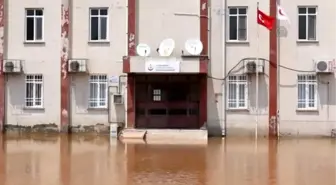 Sağanak Hayatı Olumsuz Etkiledi