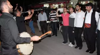 Gakgoşlar, Sahuru Davul ve Klarnet Eşliğinde Halayla Karşılıyor