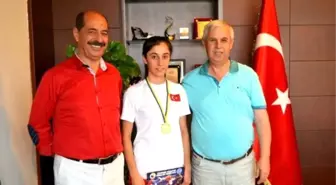 Başkan Toyran Balkan Şampiyonu Özlem Avcı'nın Başarısını Unutmadı