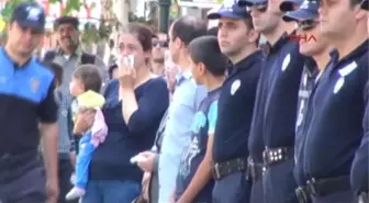 Kazada Ölen Polis Memuru ile Eşi ve Çocuğu İçin Gözyaşları Sel Oldu