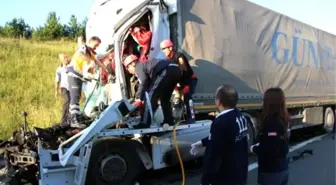 TIR Şoförü, Meslektaşı Son Nefesini Verene Kadar Elini Bırakmadı