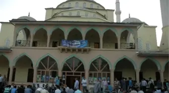 Van'da Hurma, Simit ve Su ile İftar Açtılar