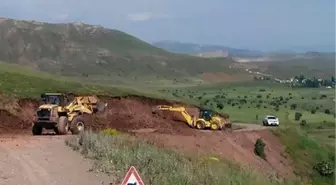 Hafik'te Heyelan Nedeniyle Zarar Gören Yol Onarıldı