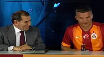 Podolski'ye İmza Töreninde Çay İçirdiler