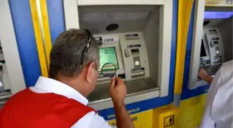 PTT'nin Atm'sinde Kaybolan Parayı Büyüteçle Aradılar