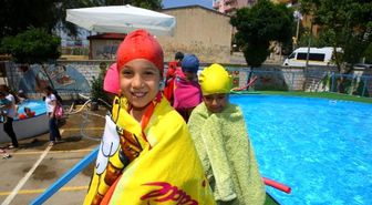 Bucalı Çocukların Havuz Keyfi