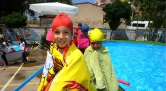 Bucalı Çocukların Havuz Keyfi