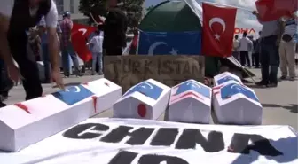 Çin Başkonsolosluğu Önünde Urumçi Protestosu...