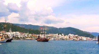 Marmaris'te Korsan Gemisi Şeklinde Dizayn Edilen Gemi Sorun Oldu