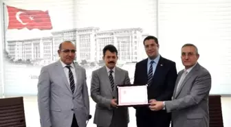 Birinci Sınıfa Ayrılan Cumhuriyet Savcısı Özataş'a Plaket