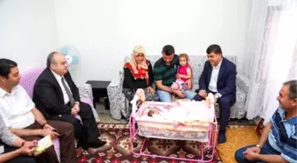 Fadıloğlu 20 Bininci Bebeği Ziyaret Etti