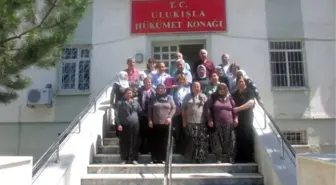 Kadınlar Kaymakam'dan Köylerine Spor Aletleri İstedi