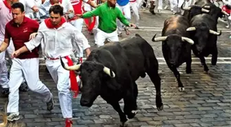 İspanya'da Geleneksel Boğa Koşusu Başladı