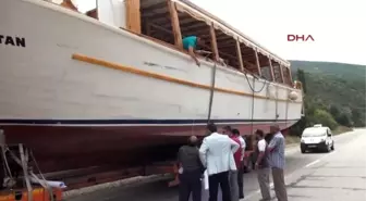 Tokat'ta Tır Üstünde Taşınan Tekne İlgi Çekti