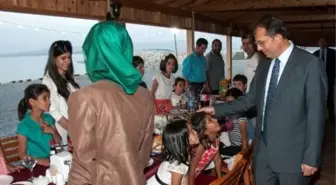 Vali Taşyapan, Çocuklarla Birlikte İftarını Açtı