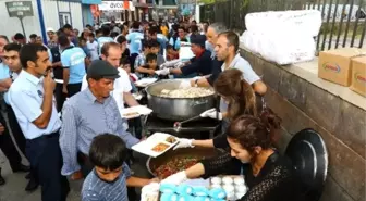 Büyükşehir Belediyesi Çadırında Hergün 2 Bin Kişi İftar Açıyor