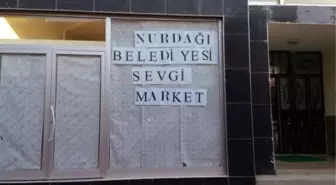 Nurdağı'nda 2 Bin 500 Aileye Giyim Yardımı