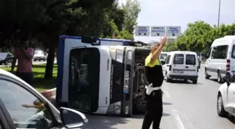 Yan Yatan Kamyonetteki 4 Kişi Burunları Bile Kanamadan Kurtuldu