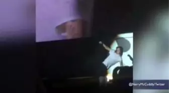 Harry Styles Takes A Falls On Stage, Twitter Goes Nuts