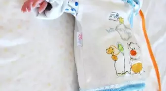 Parmak Bebeğini İki Ay Sonra Kucağına Aldı