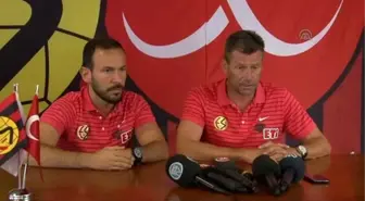 Eskişehirspor Teknik Direktörü Skibbe