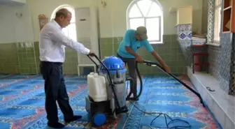 Yunusemre Belediyesi'nden Camilerde Temizlik Çalışması