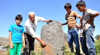 Muş'taki Selçuklu Mezarlığı Koruma Altına Alınıyor