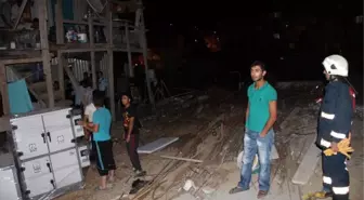 Paralarını Alamayan İşçiler Çatıya Çıktı