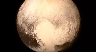 New Horizons Uzay Aracı Plüton'dan İlk Görüntüyü Geçti