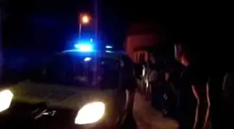 Adıyaman'da Polis Aracı Şüphelilerin Yakınları Tarafından Taşlandı