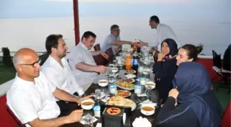 Akçakoca'da Muhtarlar İftarda Bir Araya Geldi
