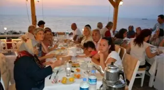 Kuşadası'nda Şehit Aileleri ve Gaziler Onuruna İftar Yemeği