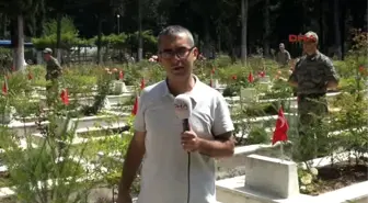 Adana'da Askerlerden Şehit Mezarları Başında Saygı Nöbeti