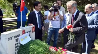 Bakan Yıldız'dan Yumruklu Saldırıya Uğradığı Şehitliğe Ziyaret (2)