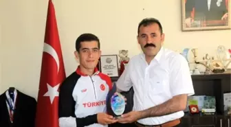 Milli Atletten Kısacık'a Ziyaret