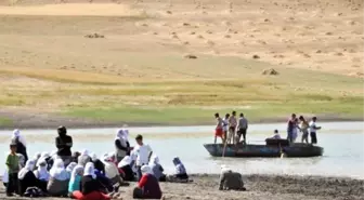 Muş'ta Serinlemek İçin Suya Giren Çocuk Boğuldu