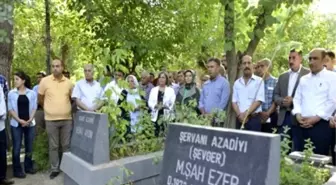 HDP ve DBP'liler, Vedat Aydın'ın Mezarını Ziyaret Etti