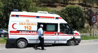 Amasya'da Ambulansla Tır Çarpıştı: 2 Yaralı