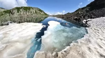 Buz Adam Geleneğini Bozmadı