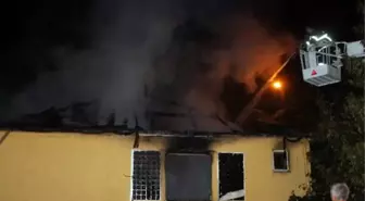 Elektrik Kontağından Çıkan Yangın Aileyi Evsiz Kaldı